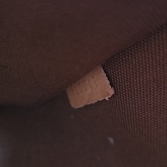 Louis Vuitton Florentine Monogram Belt Bag EUC - Picture 9 of 12